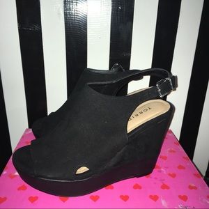 torrid black faux suede open toed wedges 10w